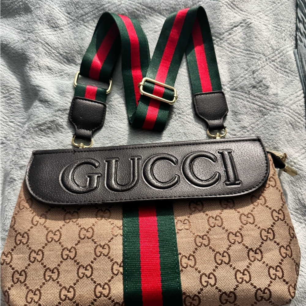 Gucci Beige and Black Crossbody Bag with Green and Red Strap